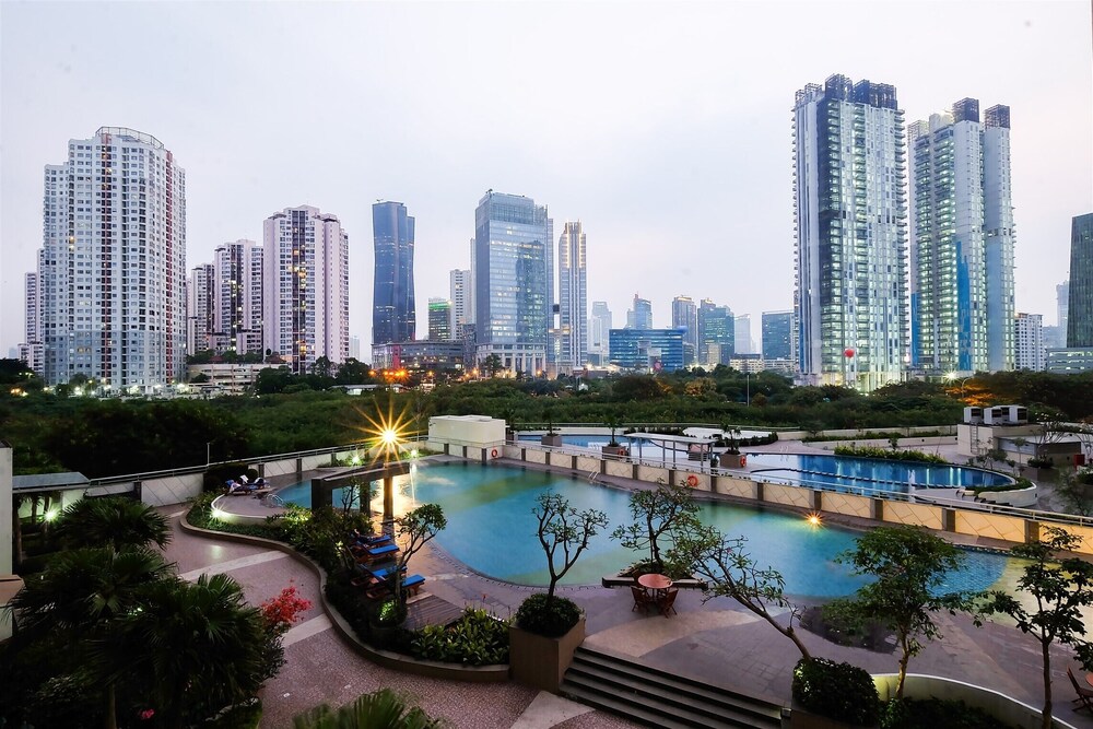 Prime Location 1Br At The Wave Kuningan Apartment