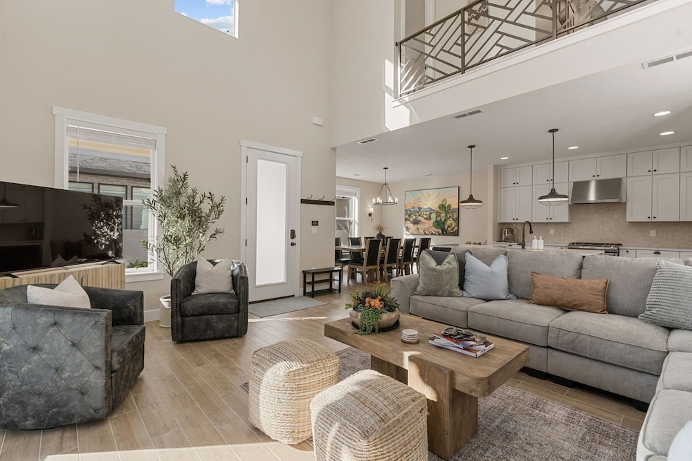 Southwest Manor 5 Bedroom Home