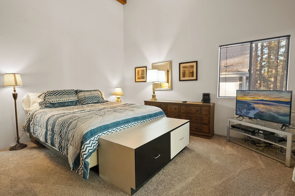 Summit X-ross Roads Condo