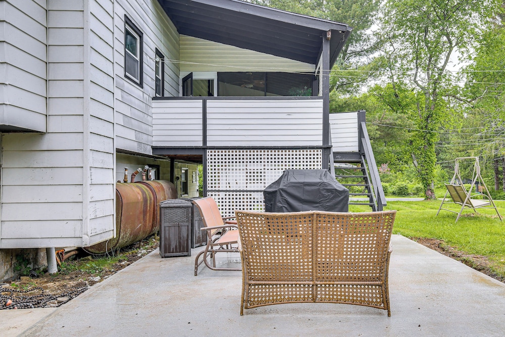 3 Mi to Main St: Modern New Paltz Home