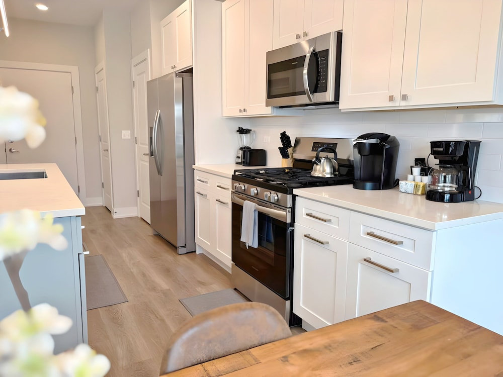 4BR Townhouse with Parking - WV rep 3