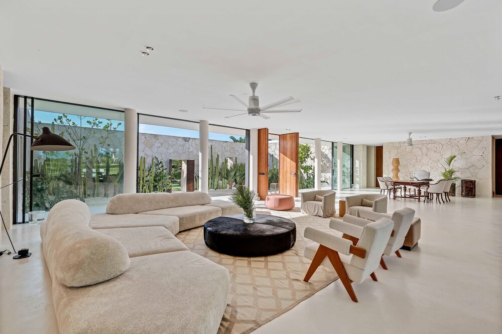 Magnificent 5BR Modern Tropical Villa With Pool