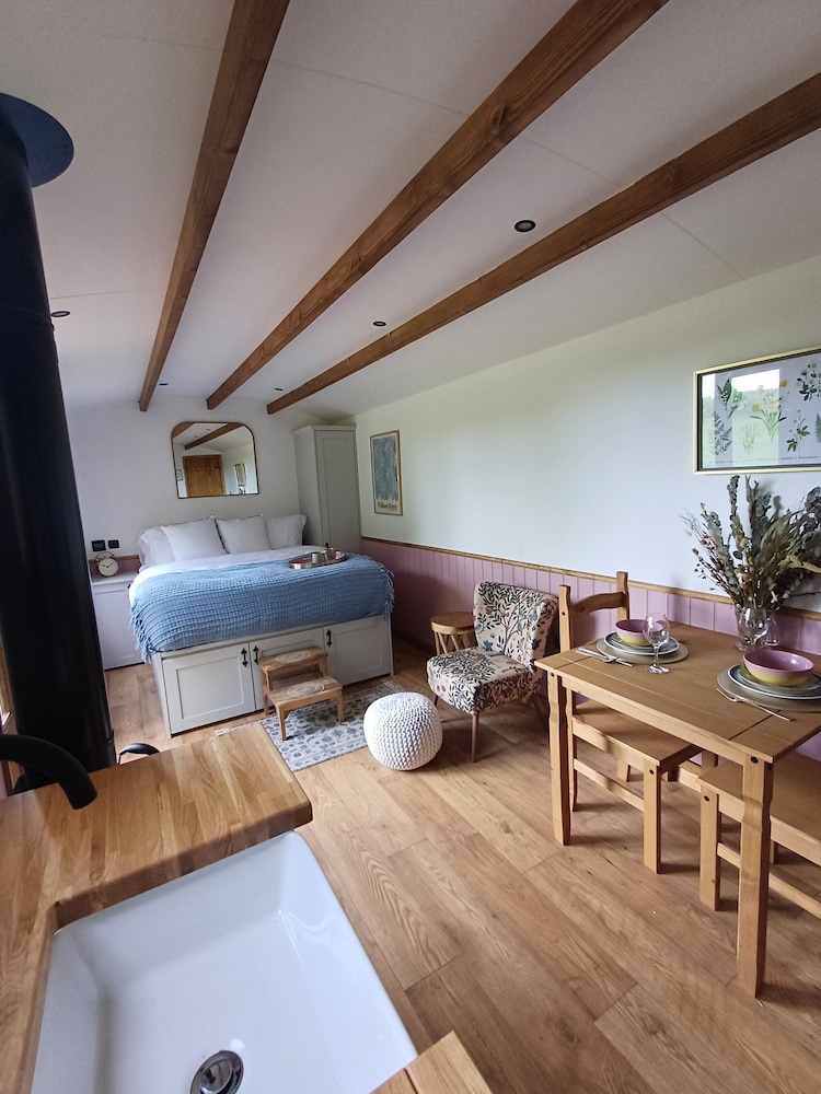 The Heartwood - Luxury Cabin Near York view 2