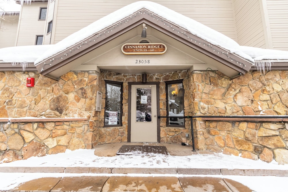 Cinnamon Ridge Building 1, #142