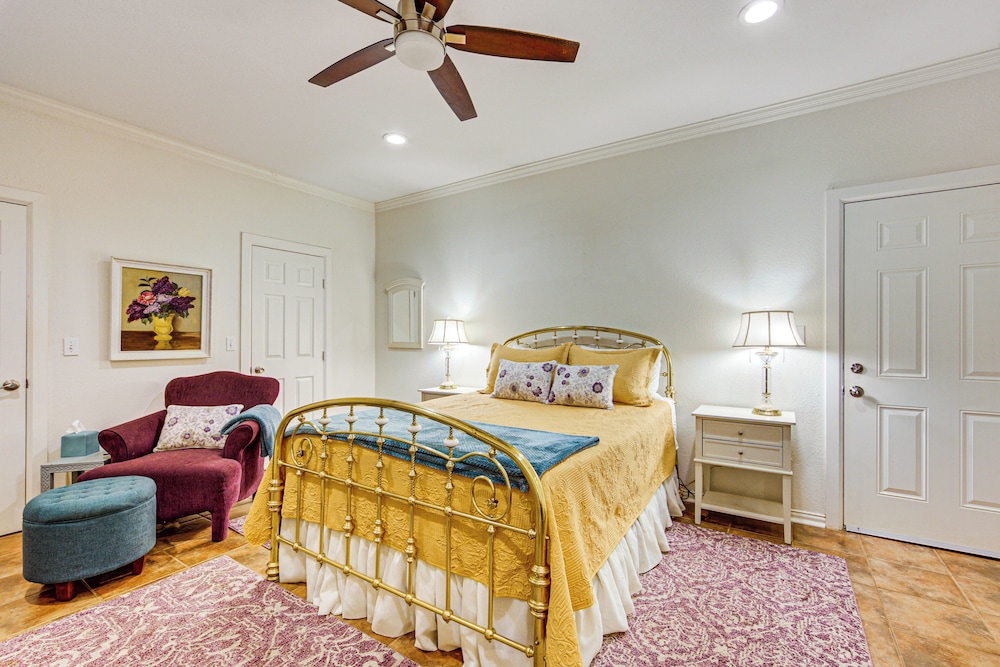 3 Mi to Downtown Tyler: Home w/ Fenced Yard!
