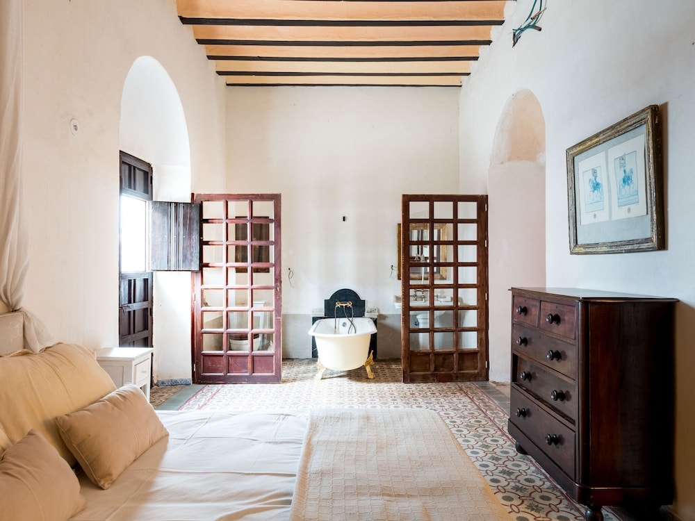 Charming Holiday Home in Fuentes de Andalucía With Pool