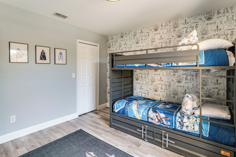 Regal Palms Gem Near Disney w/ Patio, Themed Rooms