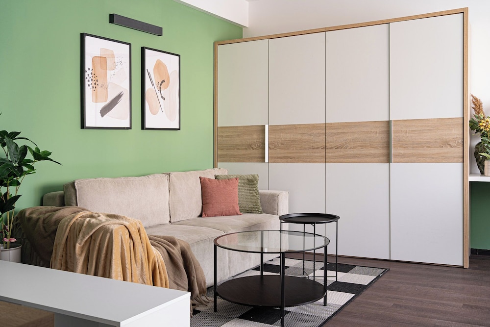 Cismigiu Park Studio - Fresh & Serene Flat with Light-Filled Interiors