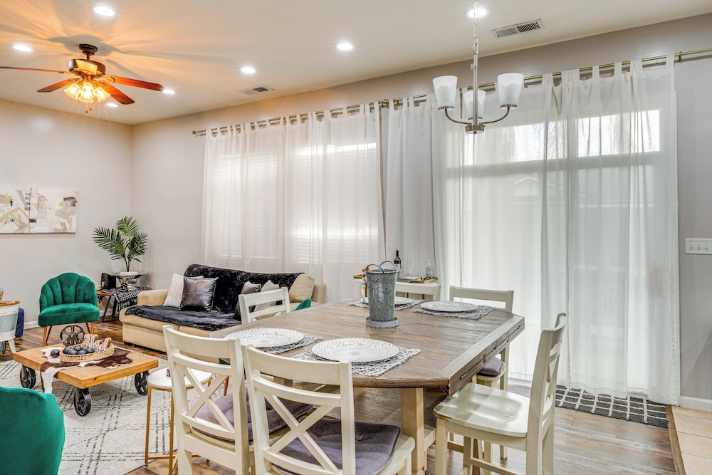 8 Mi to Beach Park: Bakersfield Gem w/ Yard!