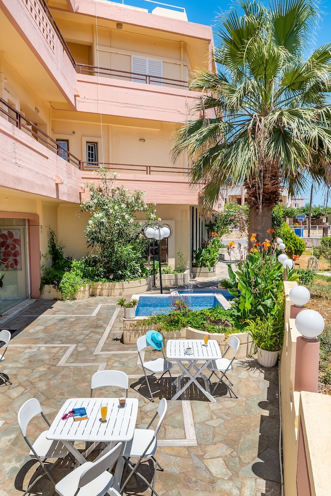 Louladakis Apartments