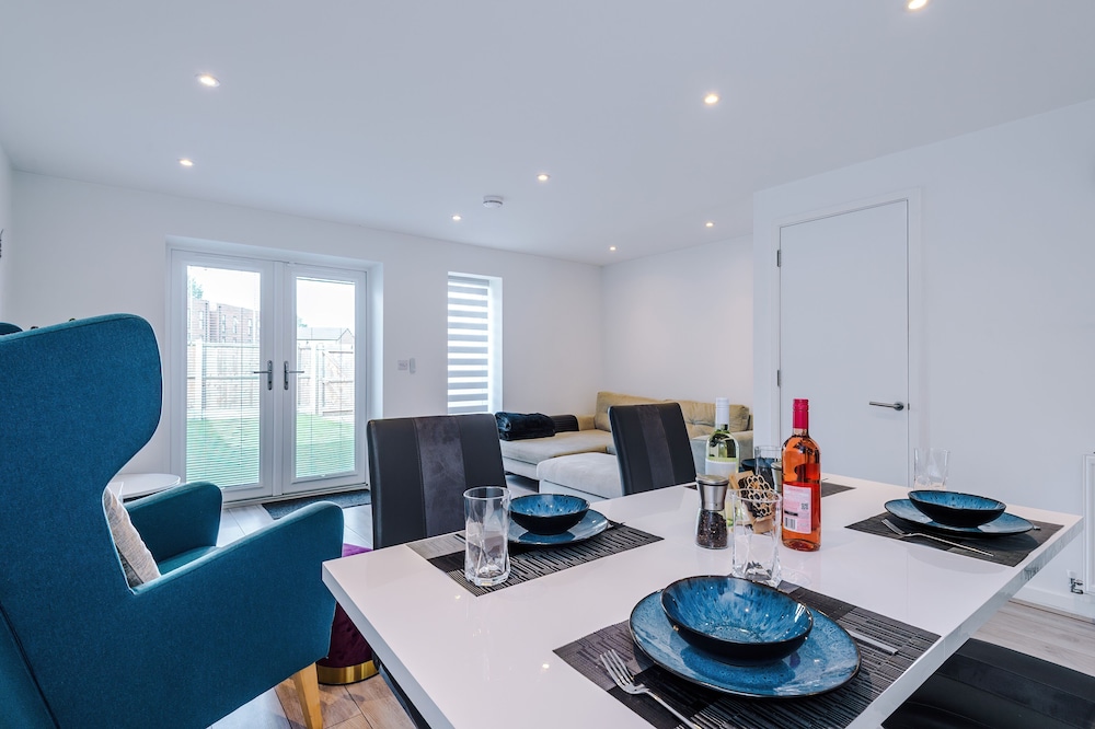 Luxury 2br in Salford, Slps 6, Wifi, Parking & ps5