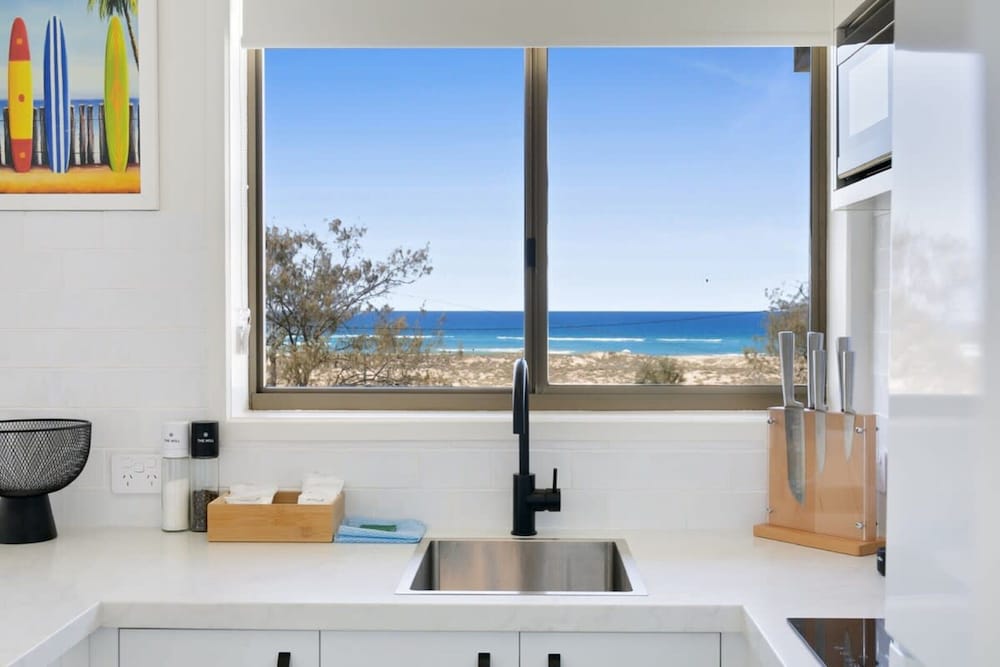 Beachfront Studio With Balcony & Stunning Views