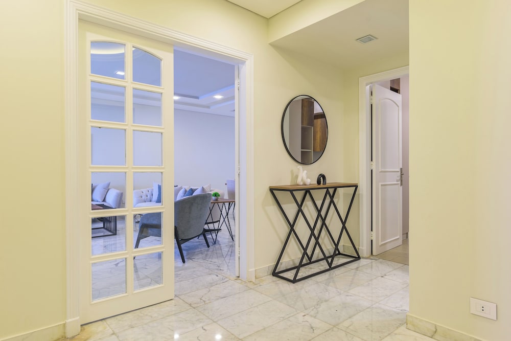 Crest - 3 Bedroom Apartment in Hamra