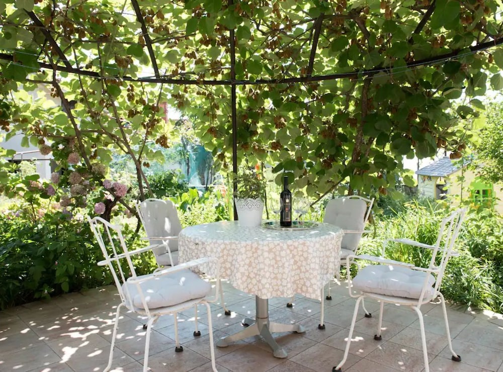 Green Garden Oasis