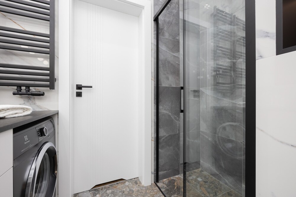 Grzybowska Apartment by Renters Prestige
