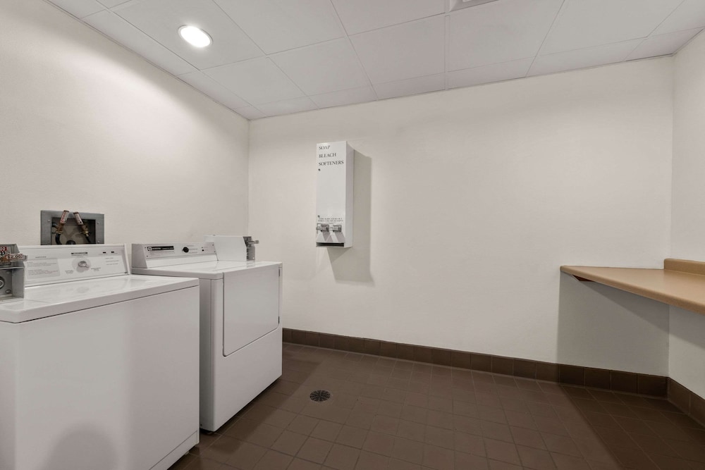 Rodeway Inn and Suites Tomahawk - Property Image 9