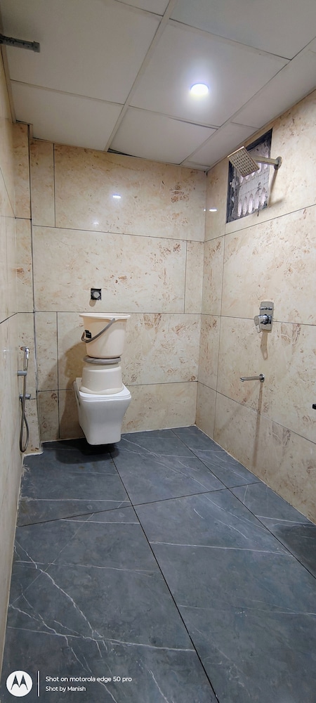 HOTEL CENTER POINT GUEST HOUSE