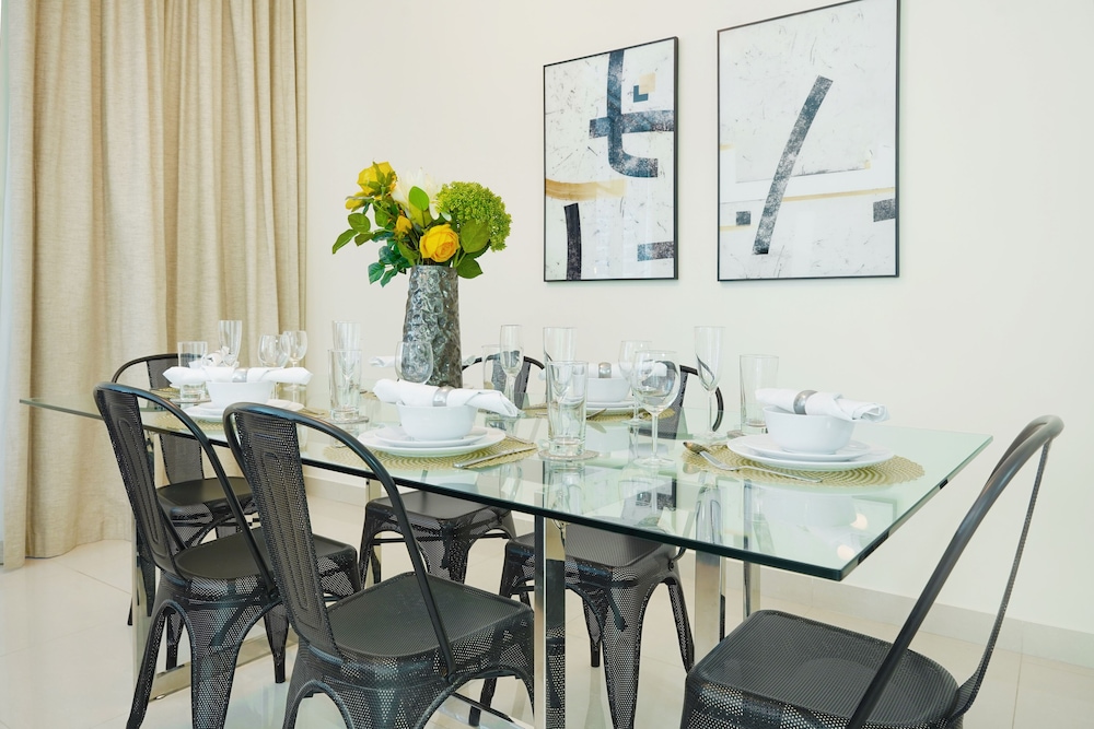 Maison Privee - Beautiful Chic Apt w/Full Marina View Nxt 2 Beach