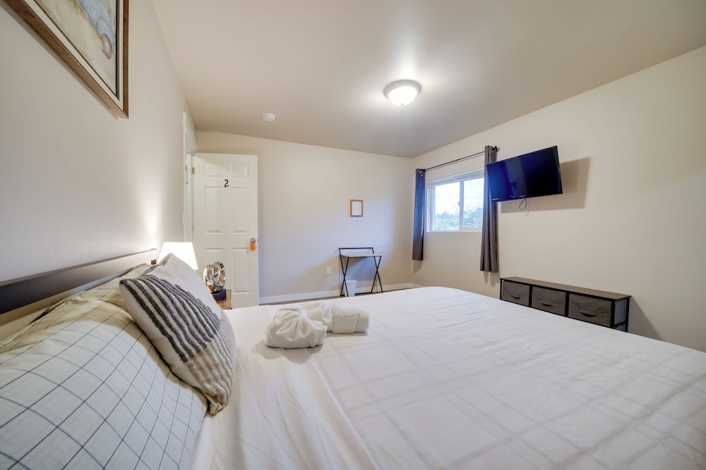 2 Mi to Lumen Field! 2nd-floor Apartment w/ Deck