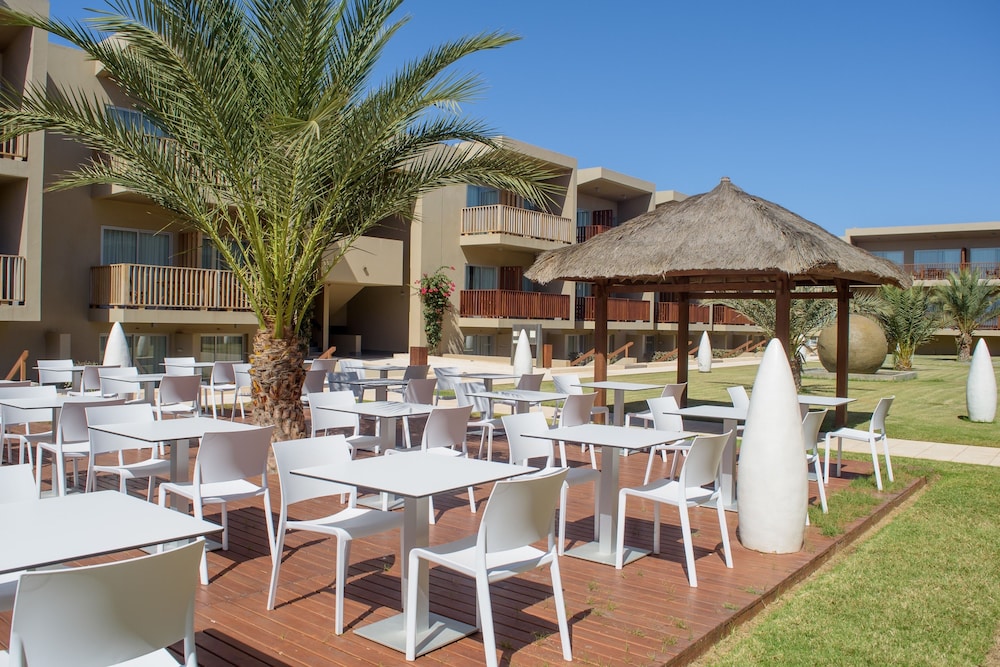 Hotel Oasis Salinas Sea