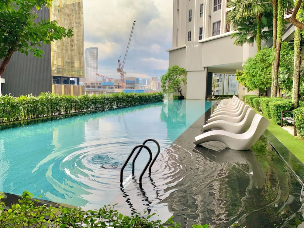 Mews Luxe Residence Apartments