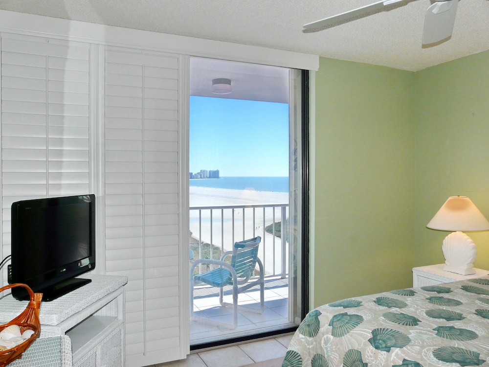 Alluring Beachfront Condo With Pool and Ocean Views view 3