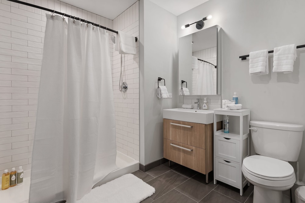 Central Location Exclusive Apts for Large Groups
