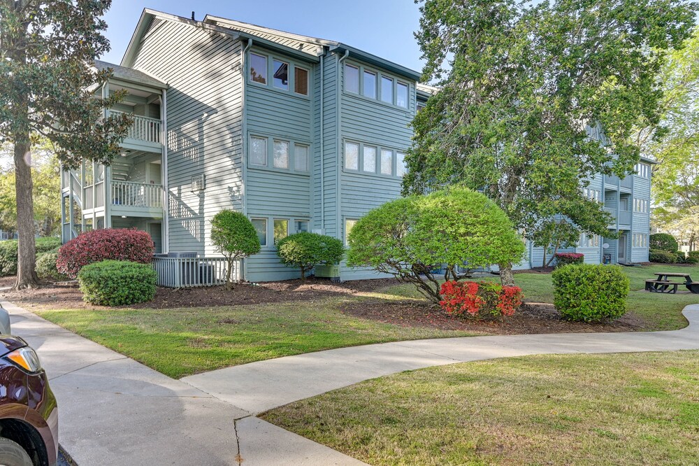 Beach & Pool Access: Myrtle Beach Resort Condo