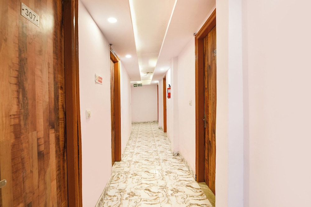 Fabhotel Ak Continental