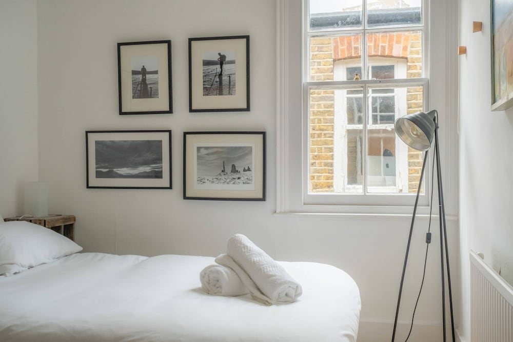 Bright Stockwell Apartment