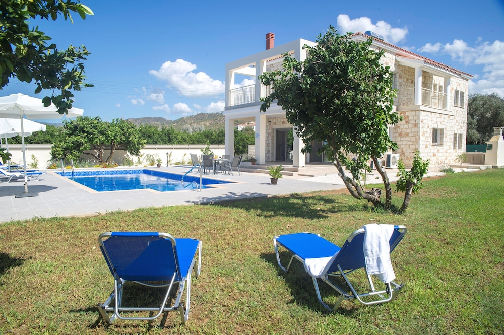 Stunning new Beach Front Villa,1st Line to the Beach, Large Pool, Wonderful Area