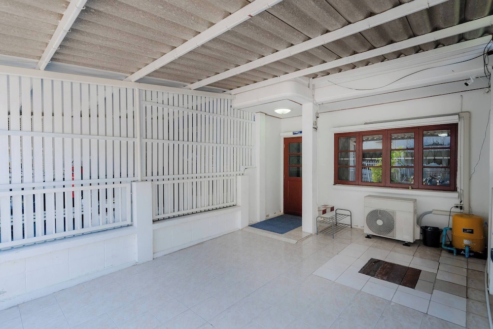 Charming 2-bedroom House in Hua Hin Soi 80,12-minute Walk to Beach