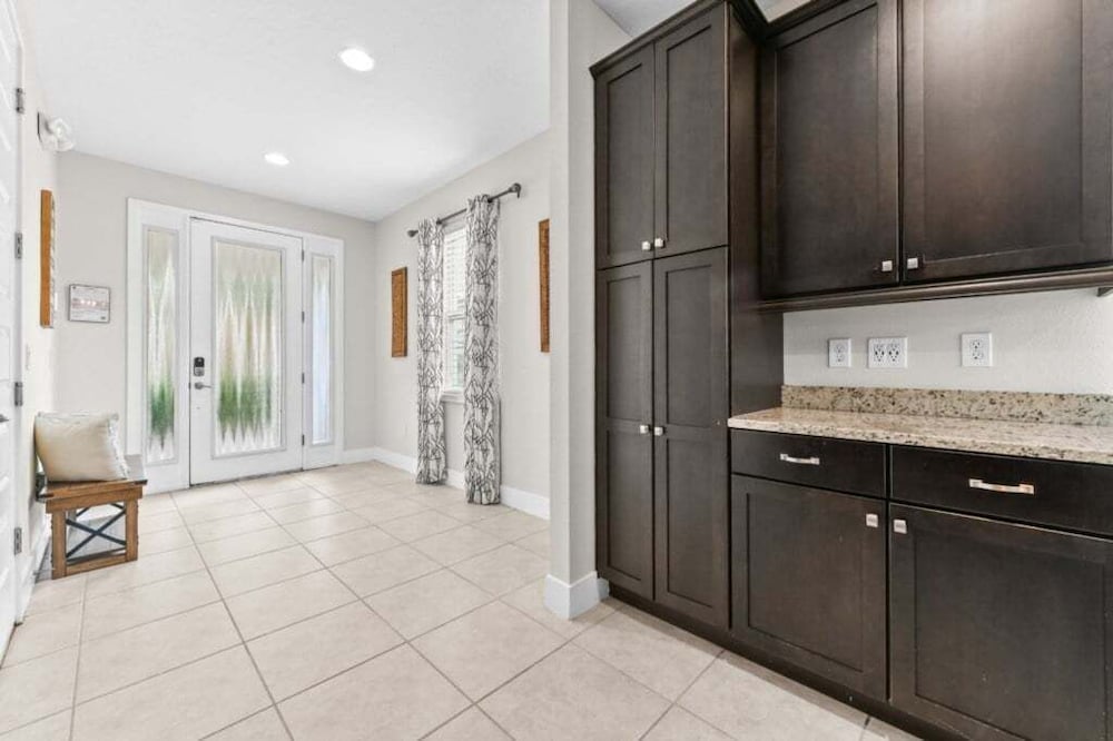Elegant 8br Retreat W/ Private Pool, Spa & Family-friendly Comfort 8 Bedroom Villa