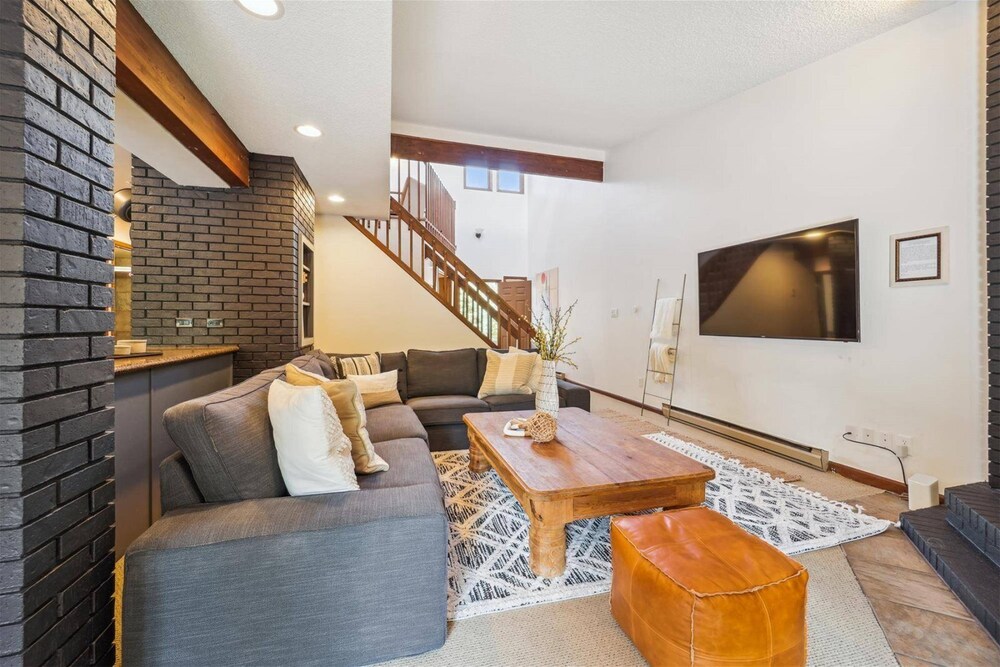Pet-friendly 3 Bedroom Townhome in Frisco - Short Drive to Breck!