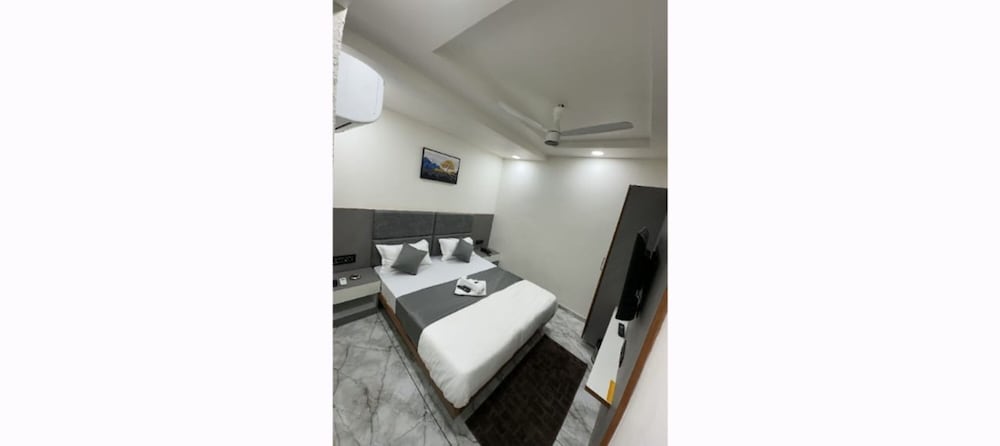The Azone Hotel