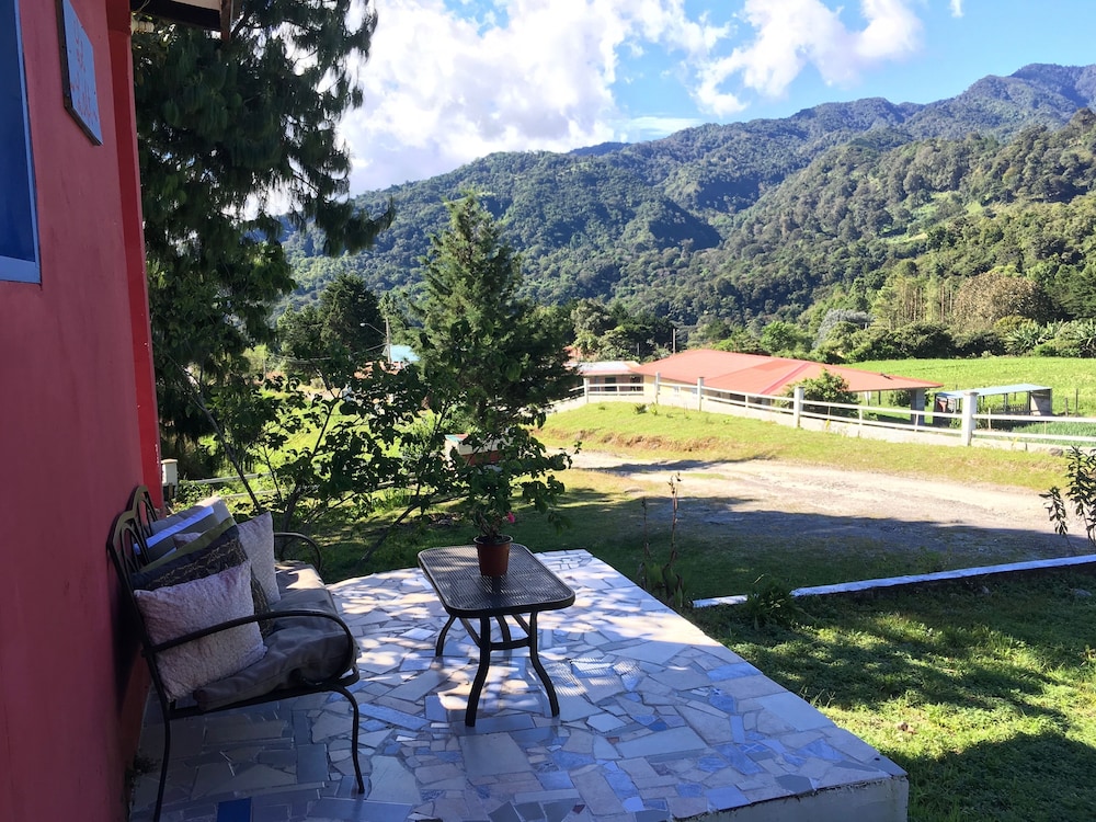 La Petite Maison Cabañas & Hostal