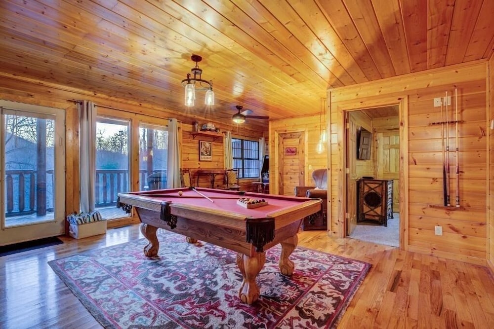 All Ya Need 4 Bedroom Cabin