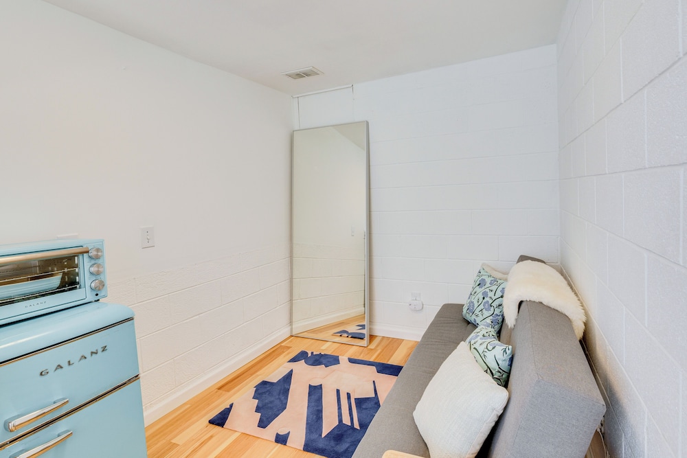 5 Mi to Dtwn Los Angeles: Apt w/ Outdoor Space!