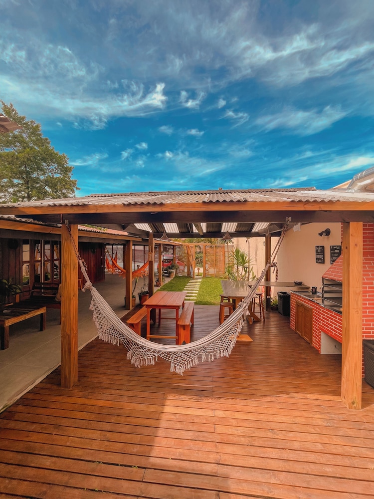 Shangri La Casas e Studios