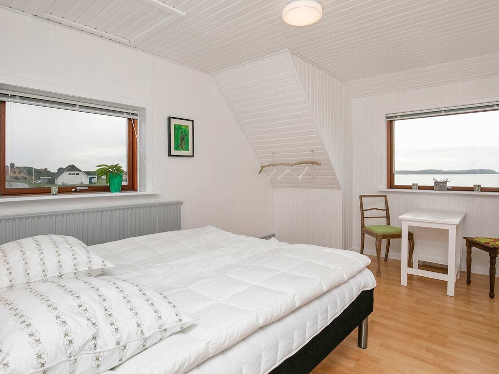 Seaside Retreat in Hvalpsund-by Traum view 2