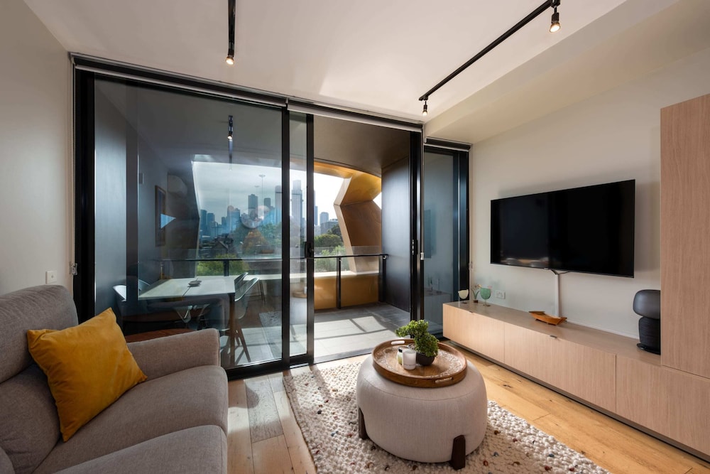 2-bed in South Melbourne w/ Beautiful City Views