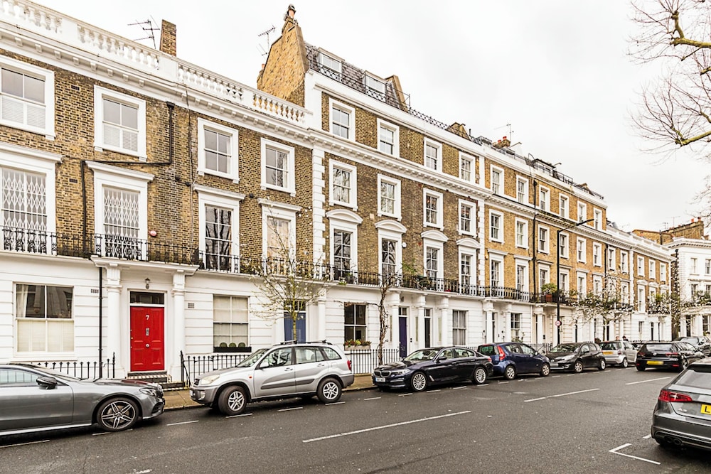 London Luxe Retreat: 5-bed Gem