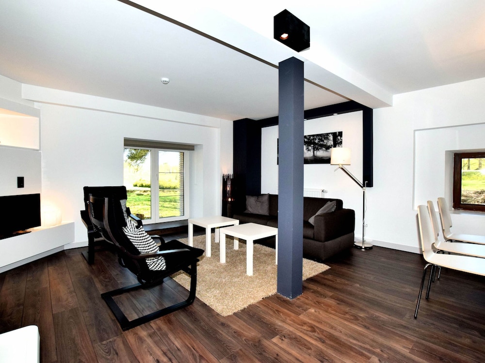 Chic Mansion in Robertville view 4