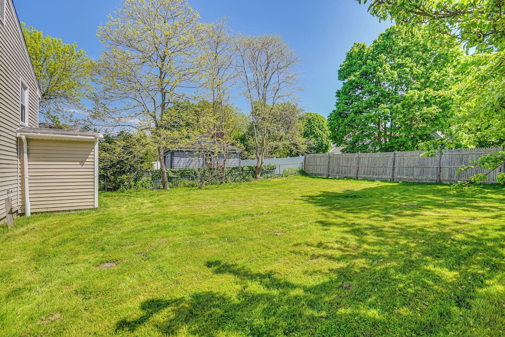 Coastal Home: 1 Mi to Beach, 2 Mi to Dtwn Newport!