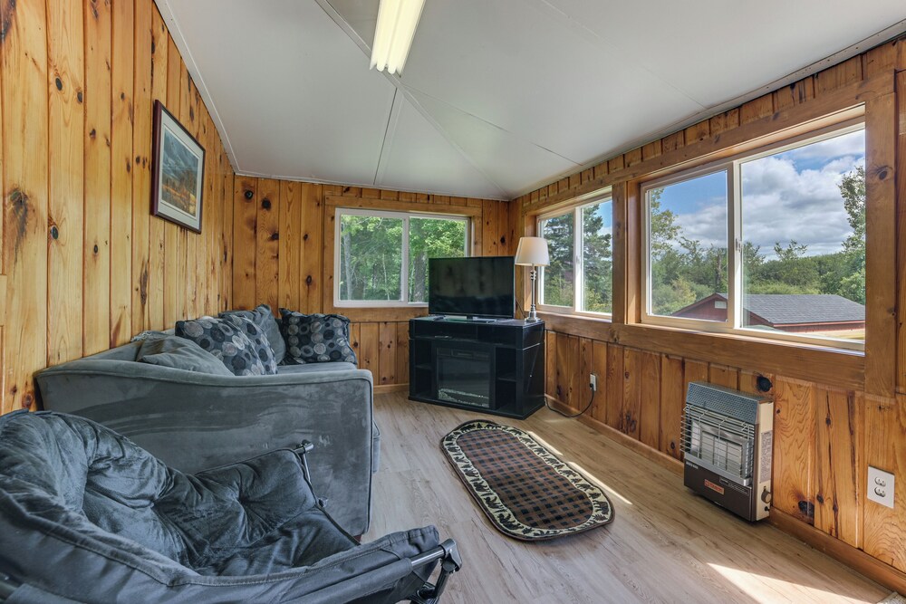 Cozy Lupton Cabin Near Trails & Lake