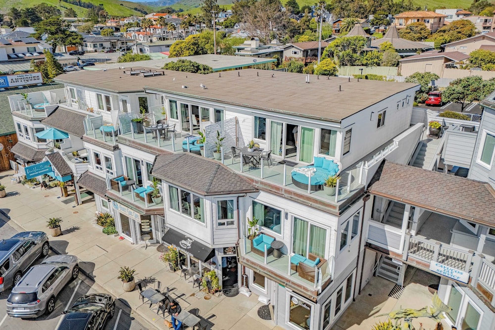 2 Coastal Studios at Cayucus Beach Access + Ocean Views