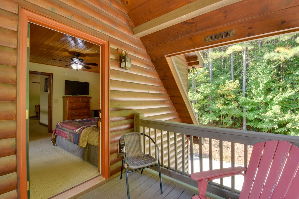 Hot Tub, Game Tables & Mtn Views: Ellijay Cabin view 4