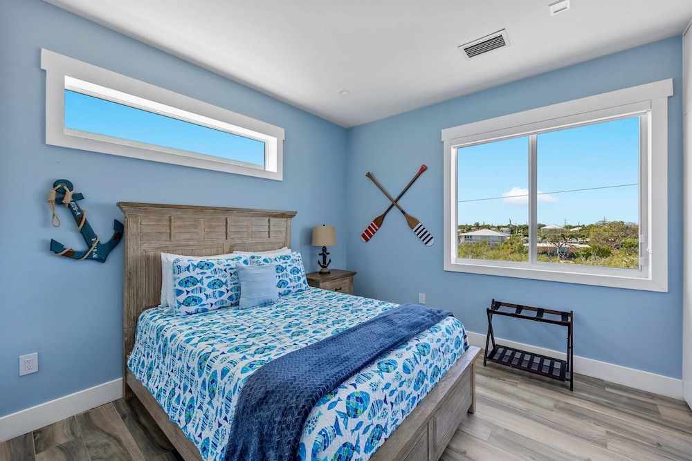 Luxury Waterfront Oasis w Heated Pool and 50 Dock view 3