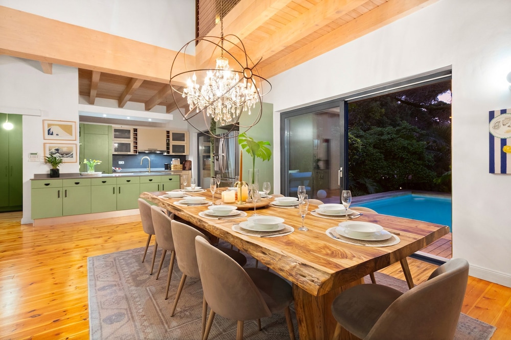 Higgo Crescent Villa