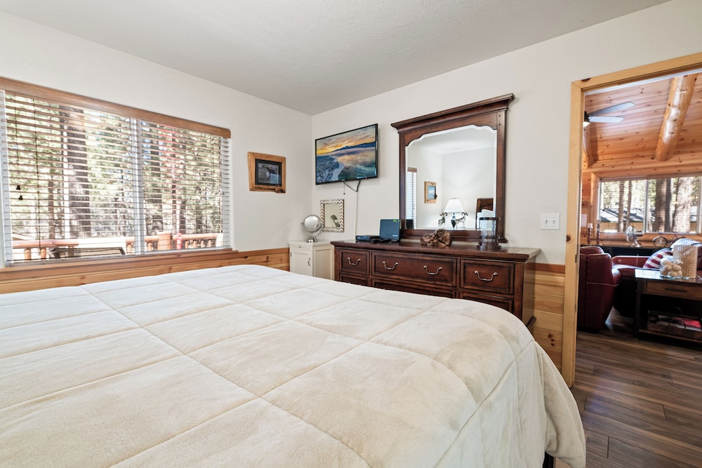 Catalina Creekside Cabin